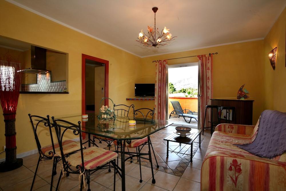 לצ'י Hotel Du Pont De L'Oso מראה חיצוני תמונה