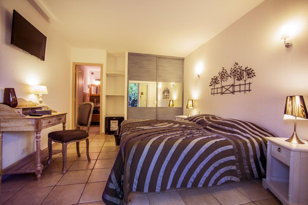 לצ'י Hotel Du Pont De L'Oso מראה חיצוני תמונה