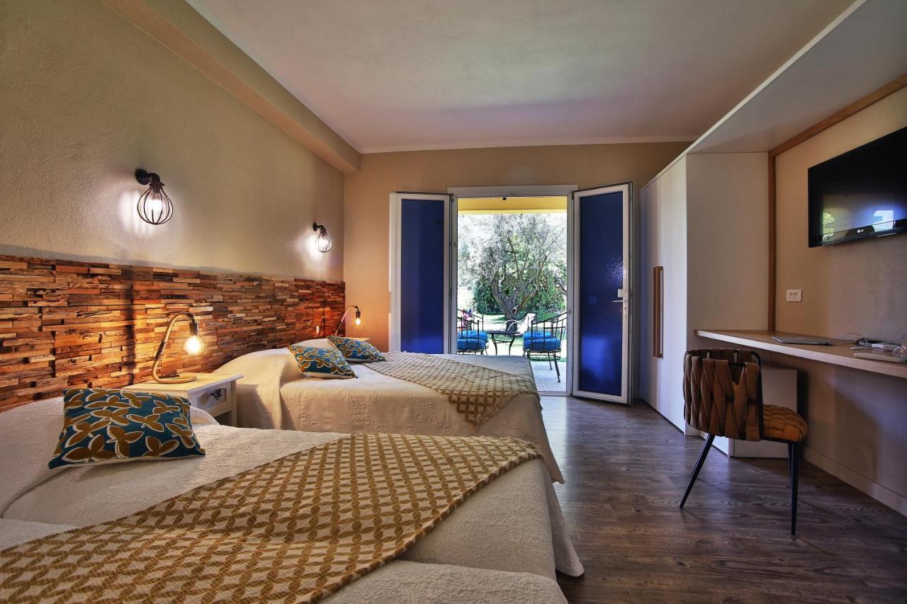 לצ'י Hotel Du Pont De L'Oso מראה חיצוני תמונה