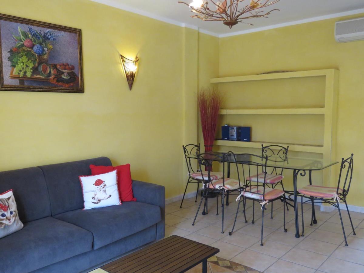 לצ'י Hotel Du Pont De L'Oso מראה חיצוני תמונה